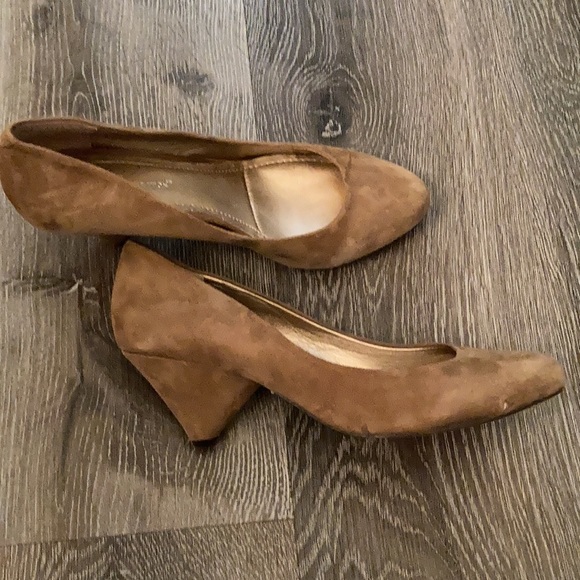 BCBG pumps - Picture 3 of 3